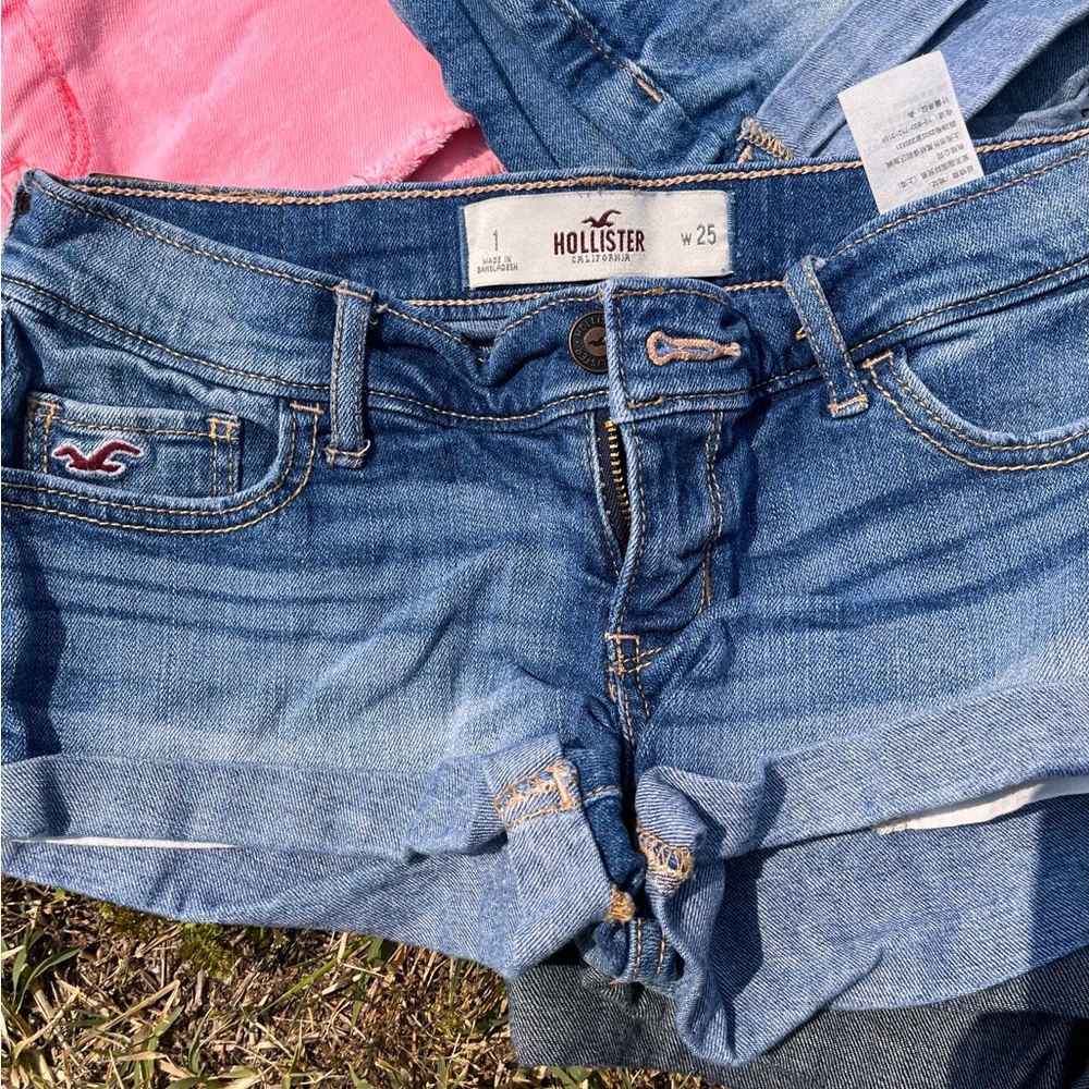 EUC Hollister jean shorts size 1.